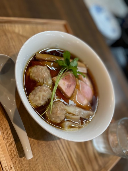 「醤油ワンタン麺」@らぁ麺 紫陽花の写真