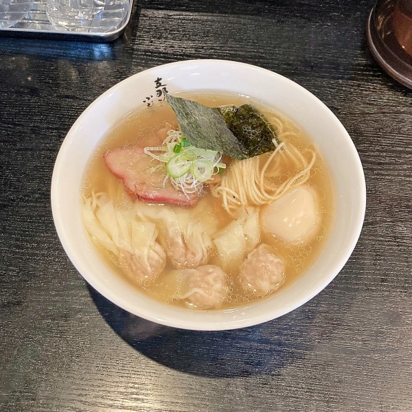 「ワンタンメン＋味玉」@支那ソバ 小むろの写真