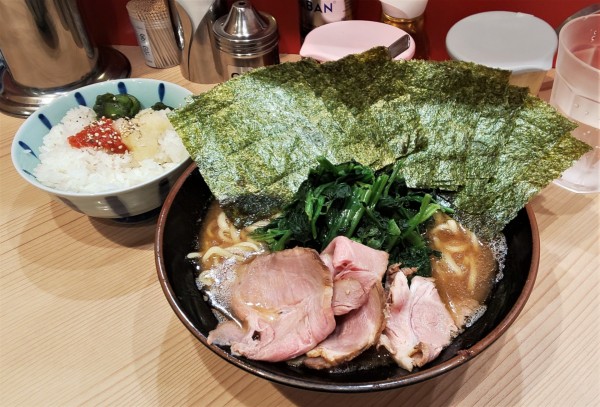 「中ラーメン+のりダブル+ほうれん草」@漢ラーメン 室の写真