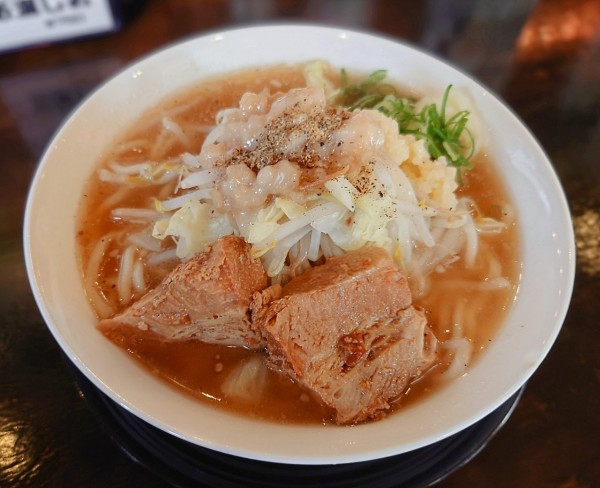 「豚ラーメン5号」@郡八の写真