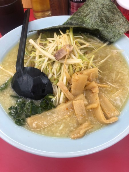 「ネギラーメン850円　半ライス100円」@ラーメンショップ 犬塚本店の写真