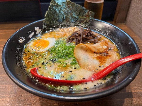 「とんこつ黒ラーメン」@麺屋 一矢の写真