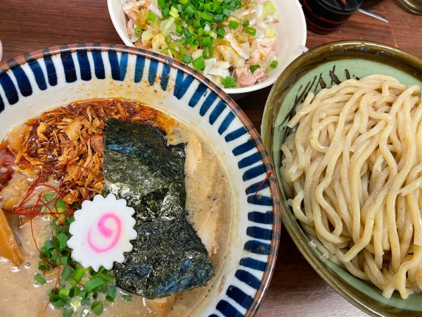 「辛搾り／冷・中盛（1020円）,ねぎ肉めし（280円）」@つけめん 三三㐂の写真
