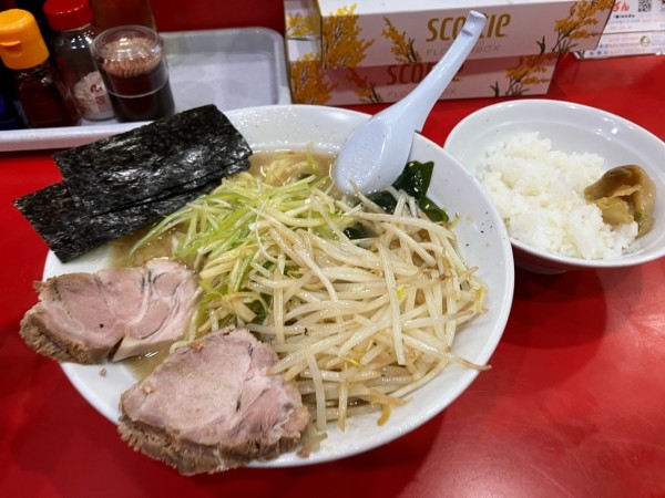 「かきざんラーメン950円＋みそ（100円）＋半ライス100円」@かいざん 西船橋店の写真