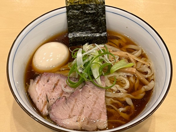 「味玉軍鶏そば(醤油)」@麺庭 つむぎの写真