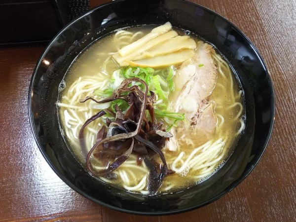 「煮干し塩ラーメン　850円」@麺屋コルトンの写真