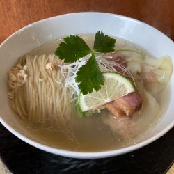 塩中華蕎麦900円雲呑トッピング200円