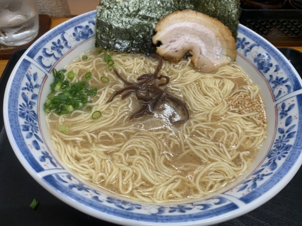「博多ラーメン（醤油たれ）大盛」@麺房 松の写真