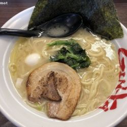 醤油ラーメン (800円)