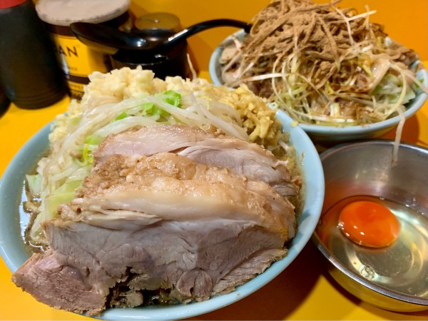 「小豚　非乳化スープ　ヤサイマシマシ2丼style」@ラーメン二郎 八王子野猿街道店2の写真