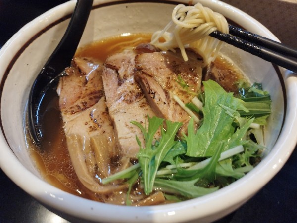 「醤油らぁめん(750)+チャーシュー(250)」@麺屋 焔の写真