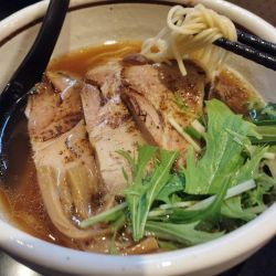 醤油らぁめん(750)+チャーシュー(250)