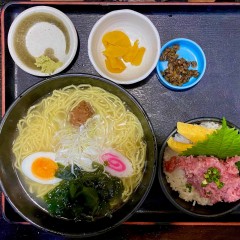 海鮮どんぶり亭の画像