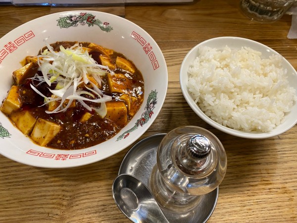 「麻婆麺（ライス付き）990円」@太陽ホエール 野毛本店の写真