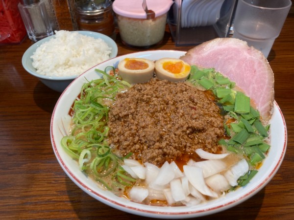 「濃厚台湾ラーメン+ライス　計1150円」@ラーメンかなやの写真