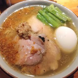 肉出汁と各種素材の重ねそば(特製)1700円他