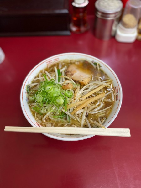 「醤油ラーメンこってりスタミナもやし炒めトッピング」@八福神の写真