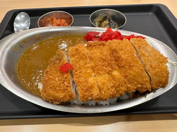 「カツカレー（中辛・中盛・220g）800円」@ラッキー食堂ぐんま軒の写真