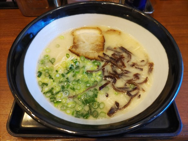 「博多らーめん+辛子高菜」@由丸 溜池店の写真