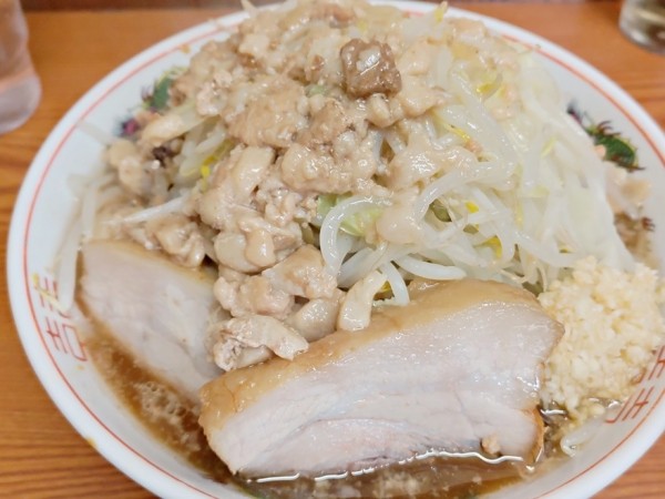 「ラーメン（麺半分ヤサイマシアブラマシニンニク）」@ラーメン二郎 亀戸店の写真