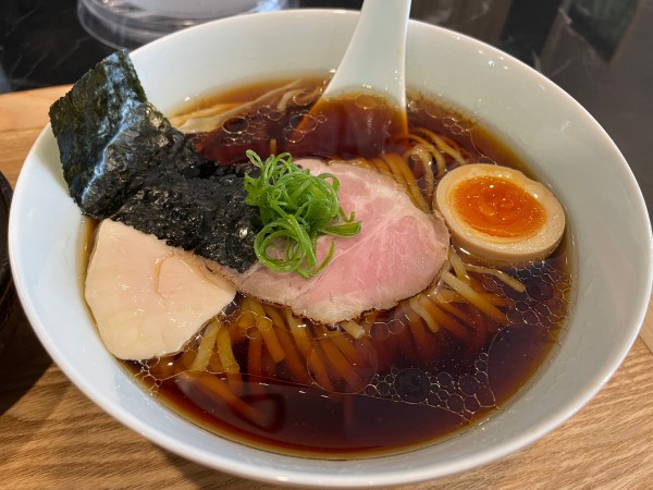 「藤醤油ラーメン」@醤油ラーメン専門 藤の写真