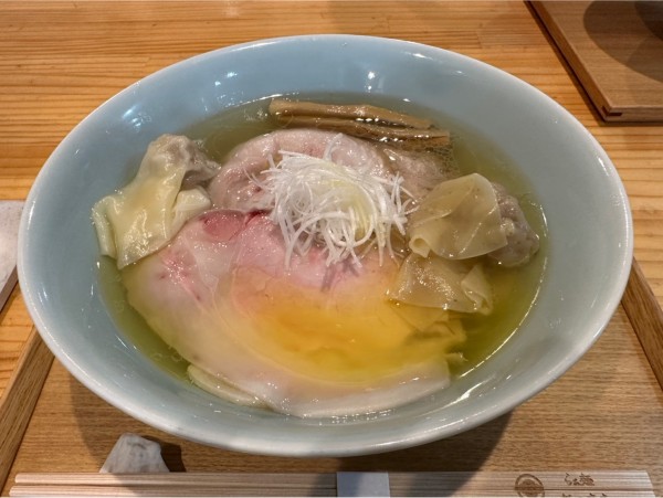 「わんたん入り塩チャーシュー麺2500円」@飯田商店 湯河原本店の写真