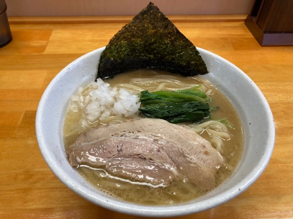 「豚骨醤油・大盛」@麺処 諭吉 筑西玉戸店の写真