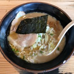 ヨシベーラーメン 醤油　820円