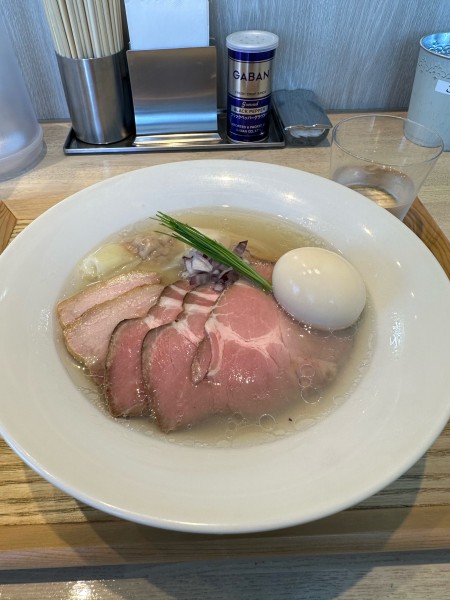 「特製中華蕎麦塩　1400円」@宍道湖しじみ中華蕎麦 琥珀 東京本店の写真