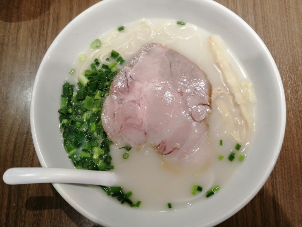 「鶏白湯 塩（大盛り）」@麺屋 菜々兵衛 すすきの店の写真