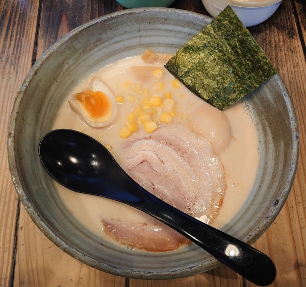 「細麺濃厚塩とんこつ+味玉(1010円)」@らーめん きよつきの写真