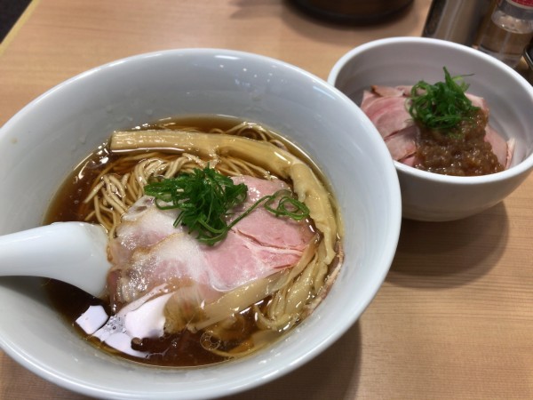 「醤油らぁめん➕レアチャーシュー丼」@らぁ麺 和來の写真