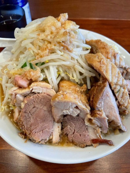 「小ラーメン 豚マシ ニンニクヤサイアブラ」@自家製麺まる太の写真