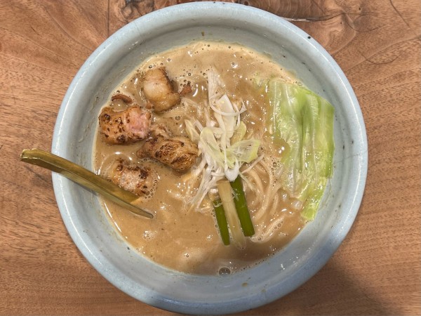 「らーめん(もつ+定番麺)」@麺や 高倉二条の写真