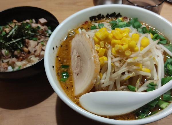 「みそらーめん　炙りチャーシューご飯」@らーめん 雅楽 GARAKUの写真