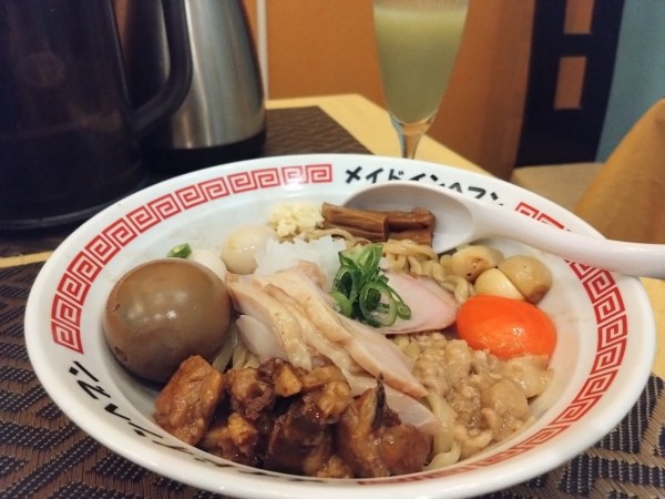 「まぜそばヘブン盛り　反逆のスムージー」@メイドインヘブンの写真