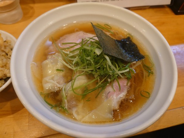 「醤油ワンタンラーメン」@大阪 麺哲の写真
