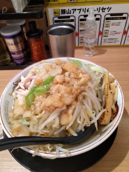 「ラーメン小」@豚山 武蔵小杉店の写真