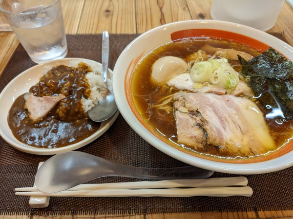 「こく旨しょうゆらぁ麺+ミニカレー」@らぁ麺 桃の屋の写真
