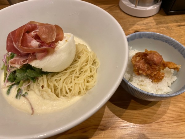 「限定 生ハムとブラータのビシソワーズ+唐揚げ丼 1800」@RAMEN百舌鳥の写真
