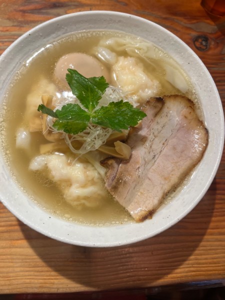 「海老塩わんたん麺➕玉子」@純手打ち 麺と未来の写真