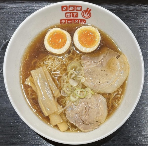 「豆天狗（富山らーめん〜飛騨豚炙り焼きチャーシュー味玉付き〜）」@#新宿地下ラーメンの写真