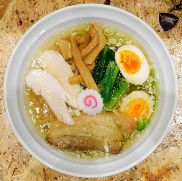 「塩鶏中華そば＋味玉＋瓶ビール」@麺処 若武者 越谷店の写真