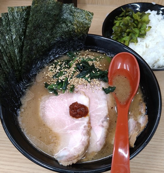 「チャーシューメン+のり」@横浜ラーメン 武蔵家 御茶ノ水店の写真