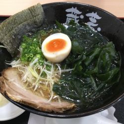 わかめラーメン醤油　８２３円