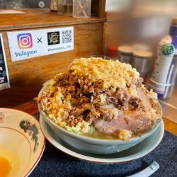 豚ざむらい　大盛り　ほぐし豚　生卵