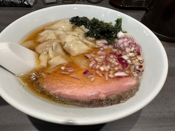 「淡麗ワンタン麺」@麺や べらぼうの写真