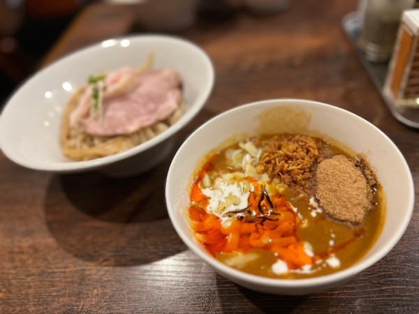 「【限定】炙りチーズの魚介カレーつけ麺」@麺屋 真心の写真