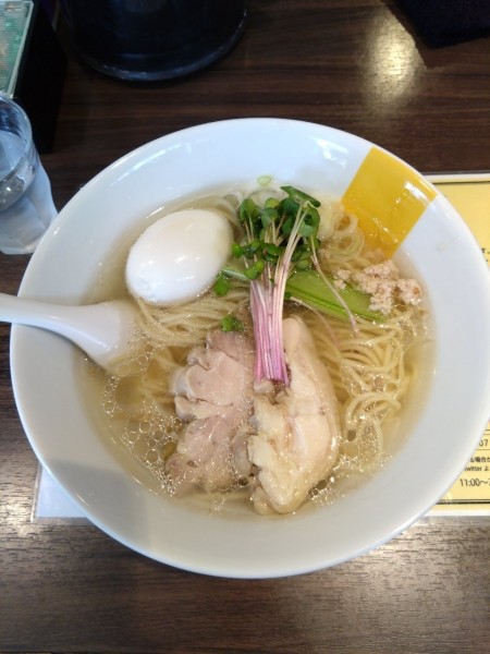 「塩生姜らー麺味玉入」@塩生姜らー麺専門店MANNISHの写真