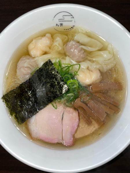 「特製ワンタン麺　白だし　ハーフ（肉、エビ、2ヶずつ）」@八雲の写真